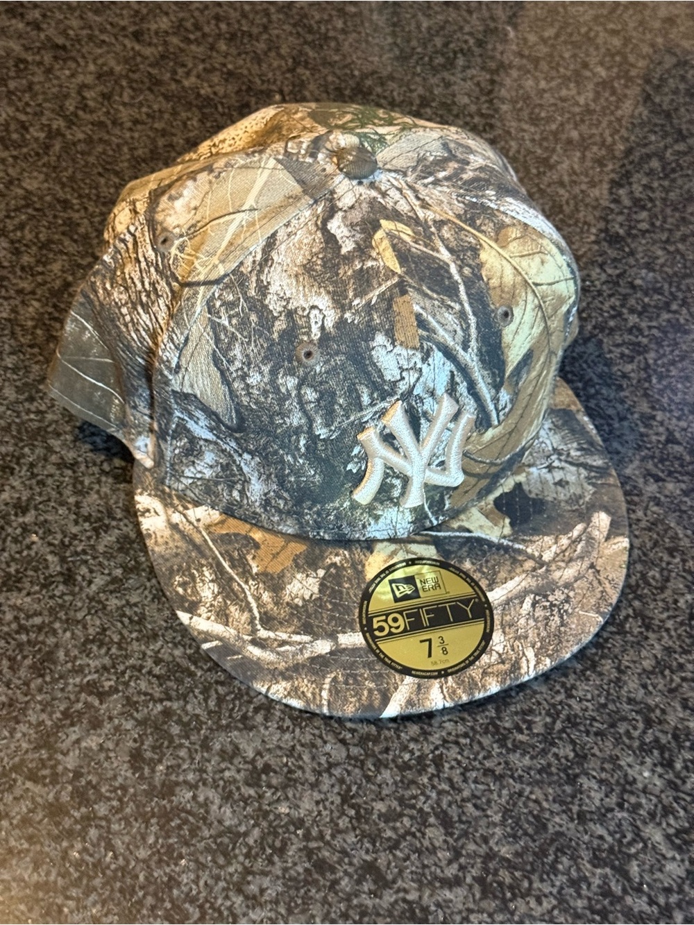 New Era Yankees 59FIFTY Camo Fitted Cap - Brown/Green 7 3/8 Realtree edition.